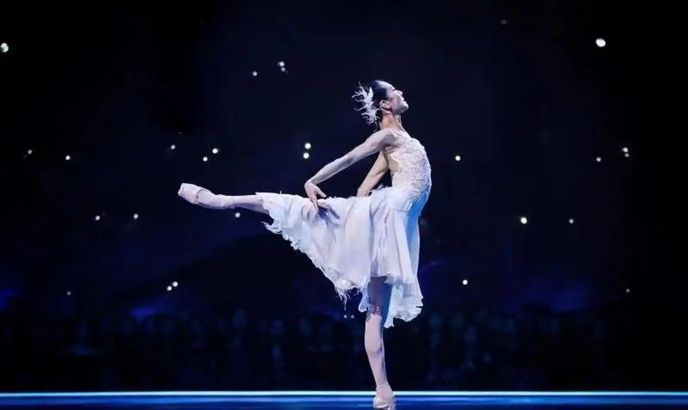 47岁的舞蹈女神谭元元出嫁了.