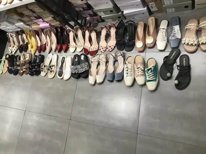 实体店女鞋清仓