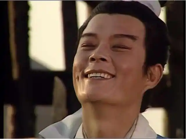 62岁"周瑜"近照罕曝光,满脸皱纹,尽显疲态,儿子是影视公司老总_腾讯新