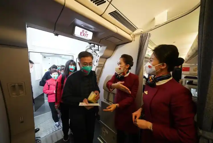 接北京医疗队凯旋国航机长兑现春天的约定