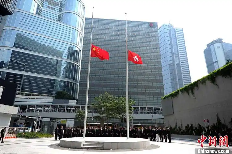 香港哀悼撞船事故罹难者