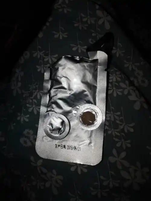 棕色药片是什么?有哪位见过,请告知 多谢