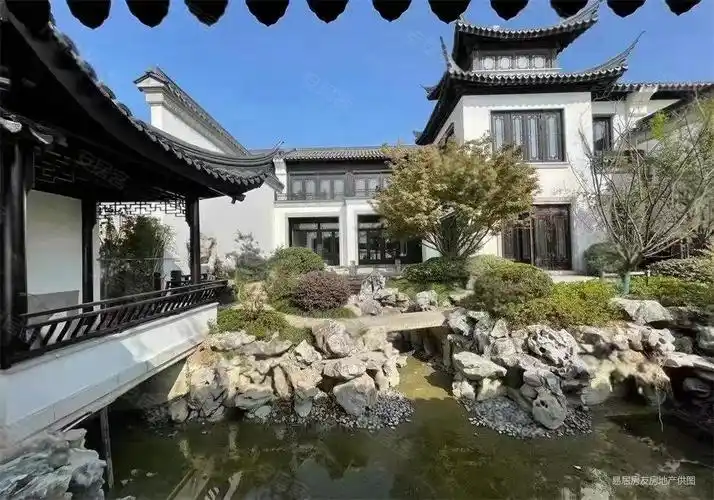 桃花源1020平前排临湖6900万中式园林别墅
