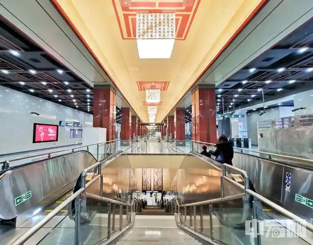 地铁16号线国家图书馆站主题为"万卷千章". 中宏网记者 富宇 摄