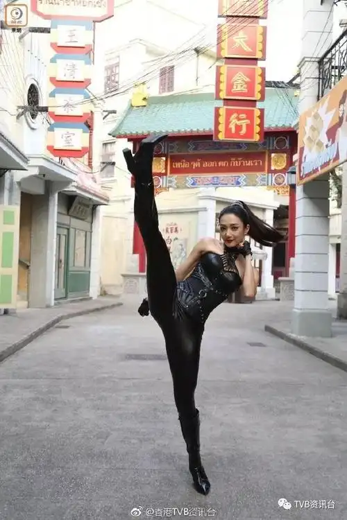 姚子羚拍剧伤到头王君馨飞腿动作怕影响怀孕