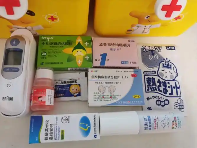药,后因为感冒发烧住院两次,还有小感冒发烧多次,从一开始手忙脚乱不
