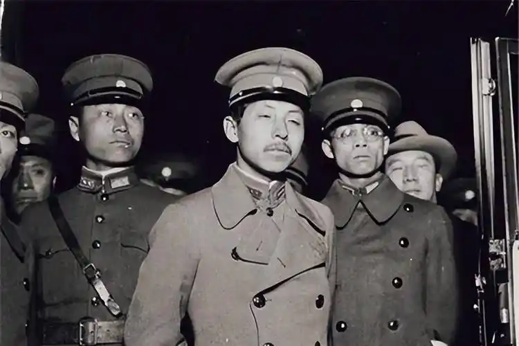 于凤至:为保丈夫性命无奈签离婚书;苦等50年,丈夫娶小11岁佳人_张学良