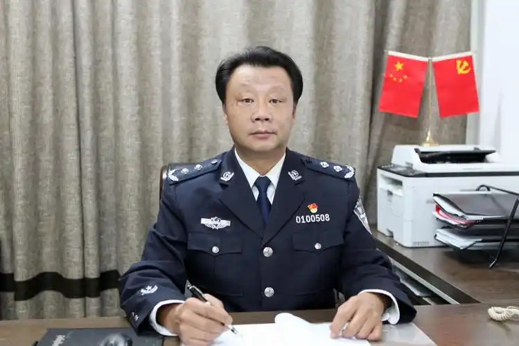 p>付少军,男,汉族,1965年10月生,中共党员,法学硕士,教授,二级警监.