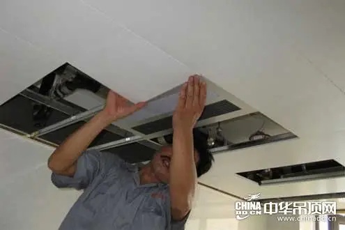 铝扣板安装(图片来自网络)