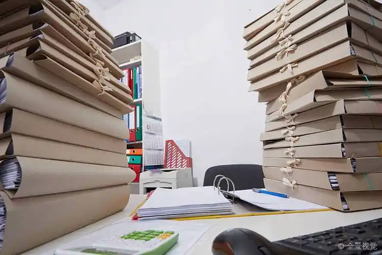 堆积_纸_文件_书桌_办公室_图片素材