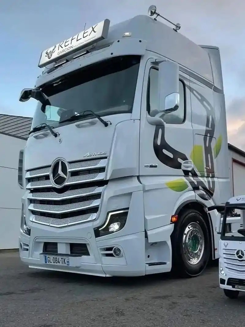 一辆卡车,对于高档的定义,在内饰上我认为这已经是极致.