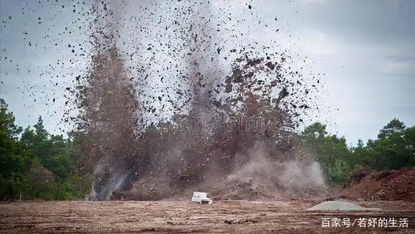 "爆破英雄"徐高虎:靠智谋排地雷,炸地洞,先后排除地雷353颗