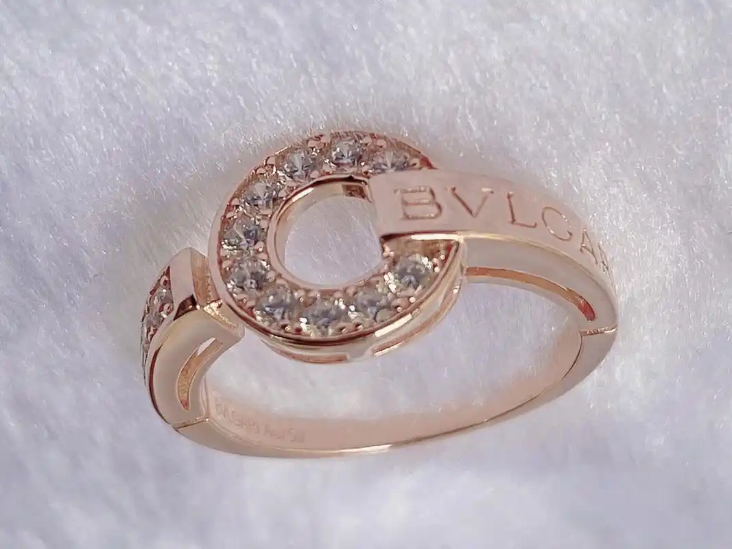 钱币戒 宝格丽钱币戒 有金有钻 有进有赚寓意非常好 这款宝格丽戒指无