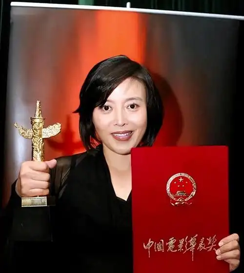 回顾演员丁嘉丽两段婚姻伤人伤己对不起一双儿女今潜心向佛