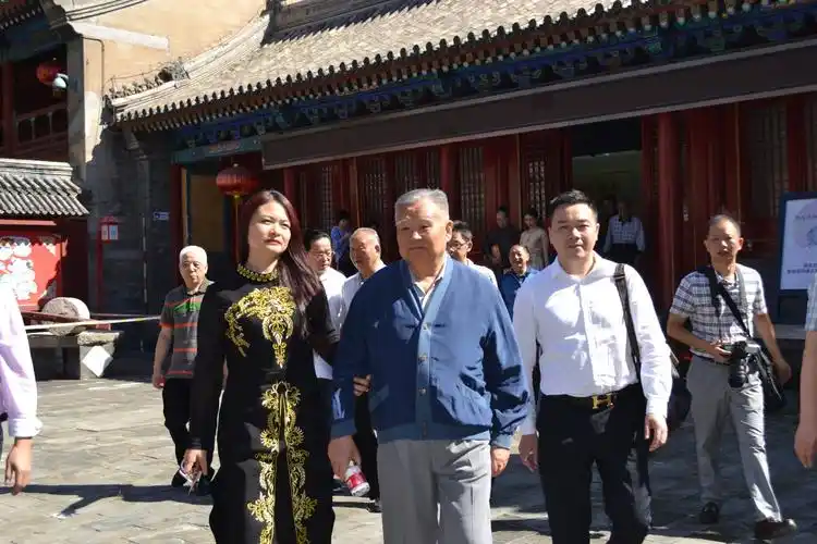 周坤仁上将参加活动