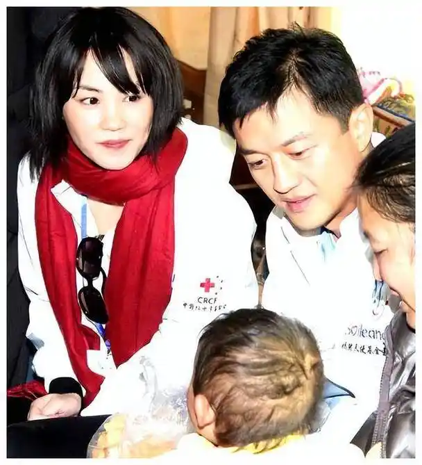 王菲难得曝光孕照!