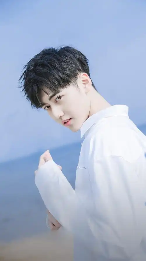 配哒) 因品牌方的邀请,你和焉栩嘉作为代言人要进行新品的介绍直播