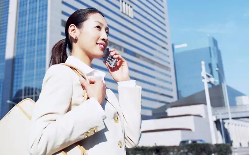 西装是职场必不可缺的标配,能够显示出你的专业与专注.