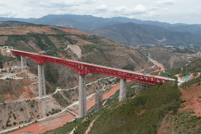 0m△ 玉(溪)磨(憨)铁路元江双线特大桥,创世界最大跨度上承式连续钢桁