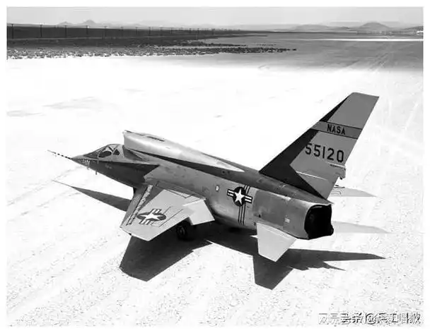 进气道背在背上的战斗机,美国f-107a战斗轰炸机|飞机|超声速|飞行员