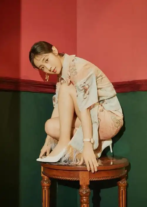 仅用三年时间邢菲从旁听生到女主凭借的不仅是一张初恋脸