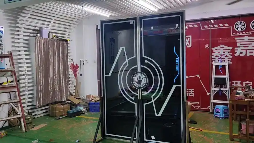 新疆科技感爆棚 网红门完工#科技自动门 #科技感爆棚 #网红感应门