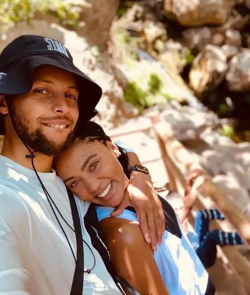 库里 #库里和阿耶莎的爱情 遇见对的人何必浪费时间呢