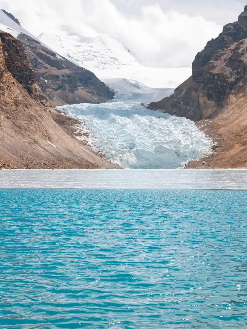 海拔5000 徒步,我见到了曲登尼玛冰川06 曲登尼玛冰川,位于西藏