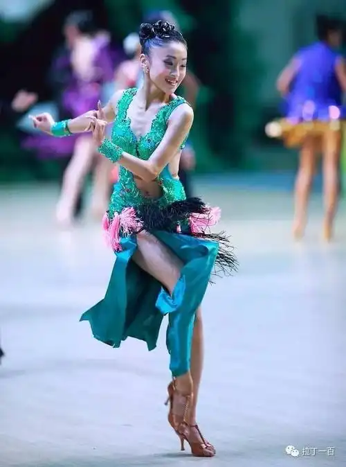 图文编排单人拉丁舞的技巧