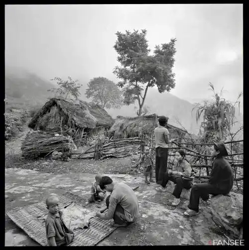 绷羊皮的彝族人李泛丝路影像典藏