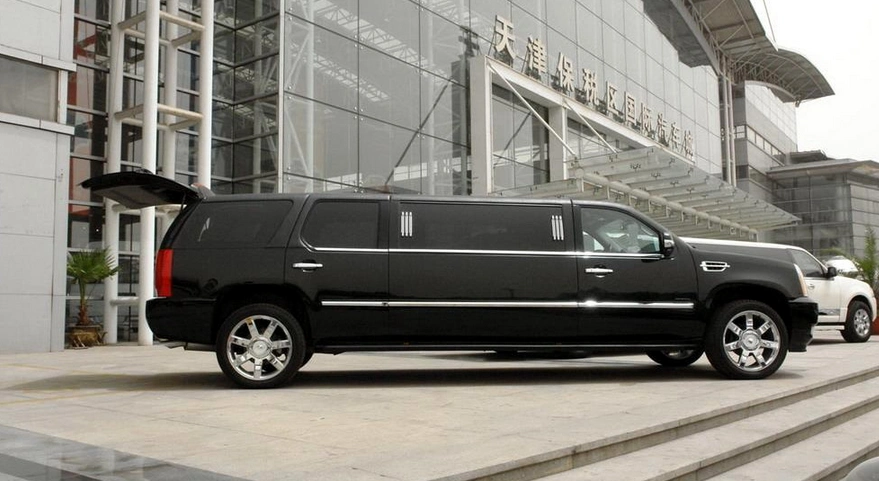 世界上最出名的四款加长版豪车,不看前脸,一般人都不认识!