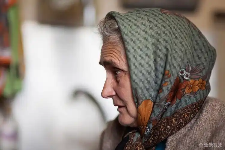 老太太_室内_侧面_头像_乡村_女人_高清图片_全景视觉