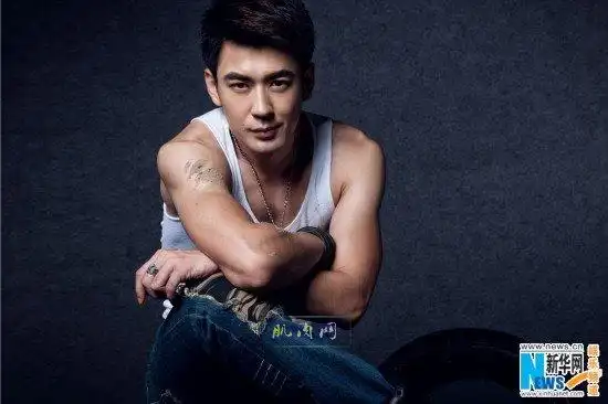 演员贾宗超 秀完美腹肌_肌肉网