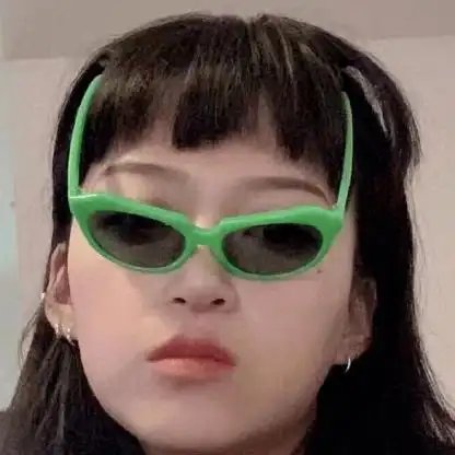 可爱沙雕女生戴墨镜头像