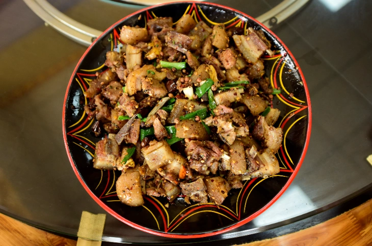 彝族坨坨肉.png