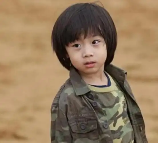 11岁kimi"整容式"长大,颜值撞脸蔡徐坤,粉丝喊话:想嫁