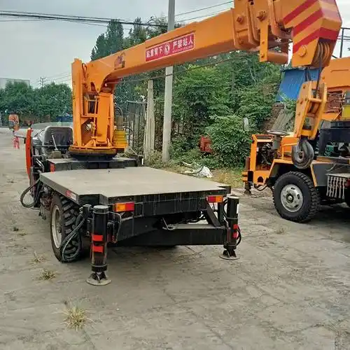 3吨运输随车吊五征三轮车自备吊绿化小型车载吊车