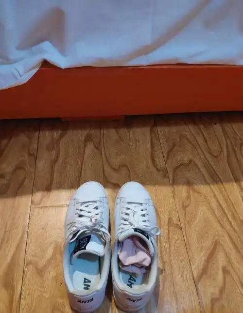 对象的鞋子和袜子真的好香,女生的脚都是香的吗?_高清图集_新浪网