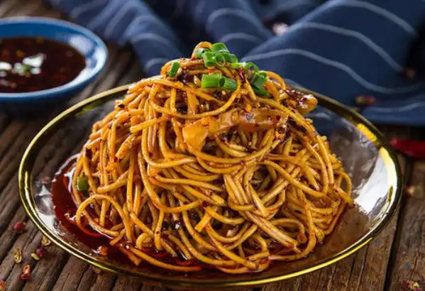 好吃又不腻的麻辣拌面,做法简单麻辣开胃,看着让人食欲大发