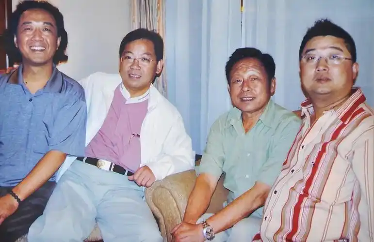 爱国歌手张明敏28岁爆红后被打压卖掉车房义演