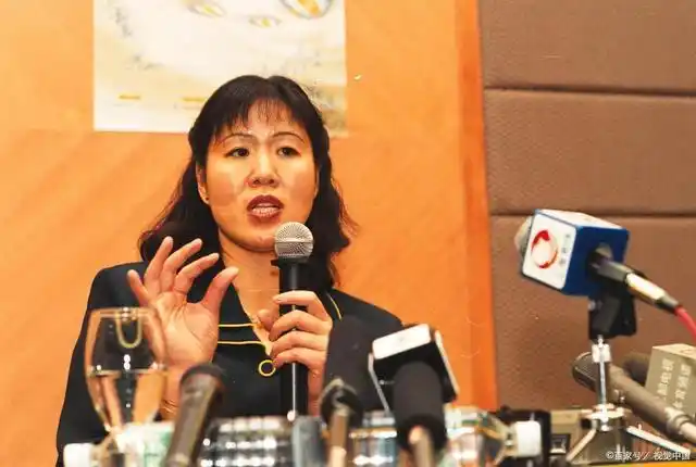 郎平卸任却被发文甩锅惹众怒,"替罪羊"英语怎么说?