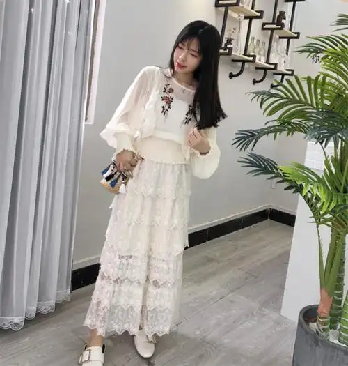 白色蛋糕裙 白色雪纺外衣白色的蛋糕裙加上白色得雪纺外衣,搭配起来就