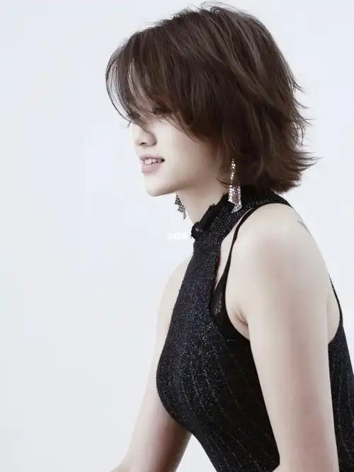 73打开女孩们颜值封印的时尚干练气质短发推荐73发型剪裁有层次感