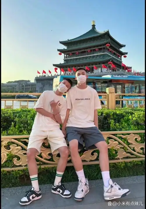 白口罩下的微笑,是疫情下难得的放松与自由