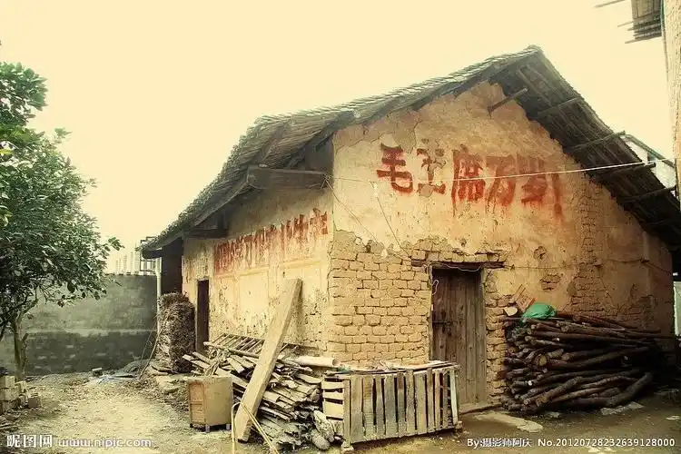 把我拉到了80年代老房子满满的年代感"偶尔看到这样一张素材/今日主题