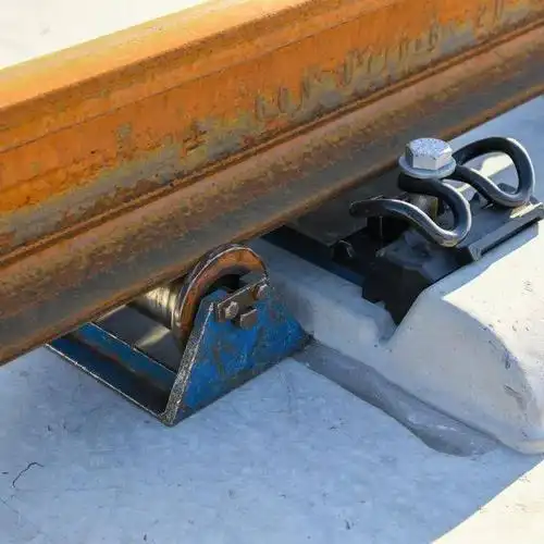 高平顺性和高舒适度保证高速运行动车组列车的采用500米长钢轨直接