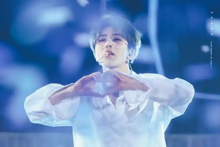 希望你能永远笑的明媚宝贝,出道301天快乐蔡徐坤