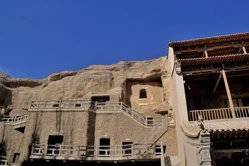 甘肃敦煌莫高窟游客过多 火爆程度堪比"春运"如何破解?