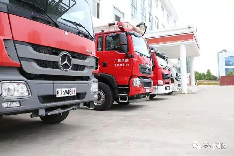 以后,看到这类车牌及车辆,请务必让行!