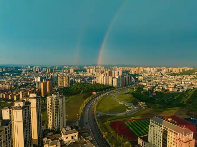 广安雨后现双彩虹城市美如画卷